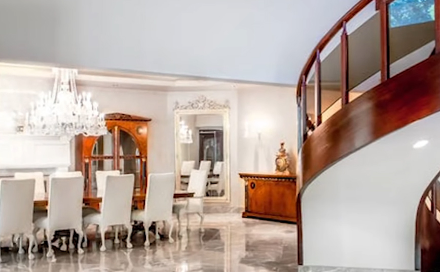 Η τραπεζαρία στην έπαυλη 50 Cent Η τραπεζαρία στην έπαυλη 50 Cent