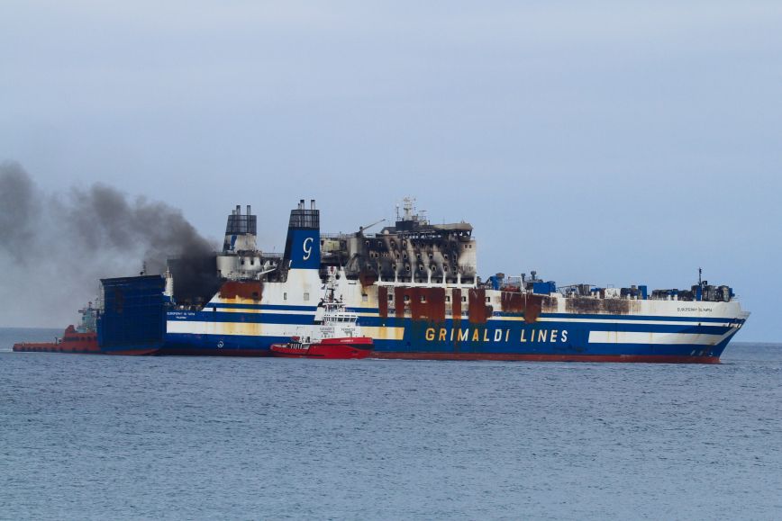 Euroferry Olympia: Πληροφορίες για ακόμη 4-5 επιζώντες – Αισιοδοξία μετά τη διάσωση του 21χρονου