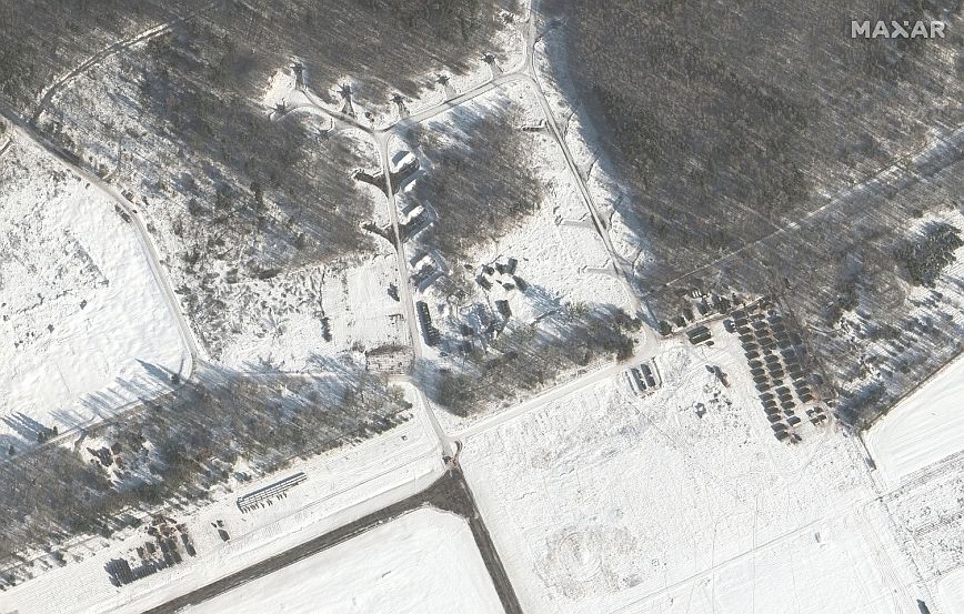 Ουκρανία: Δορυφορικές φωτογραφίες δείχνουν στρατιωτικές κινήσεις των Ρώσων στα σύνορα με τη Λευκορωσία