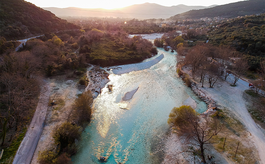 Ο Αχέροντας στο χωριό Γλυκή από ψηλά