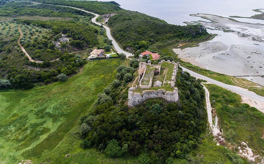 Το Κάστρο Γρίβα από ψηλά Το Κάστρο Γρίβα από ψηλά
