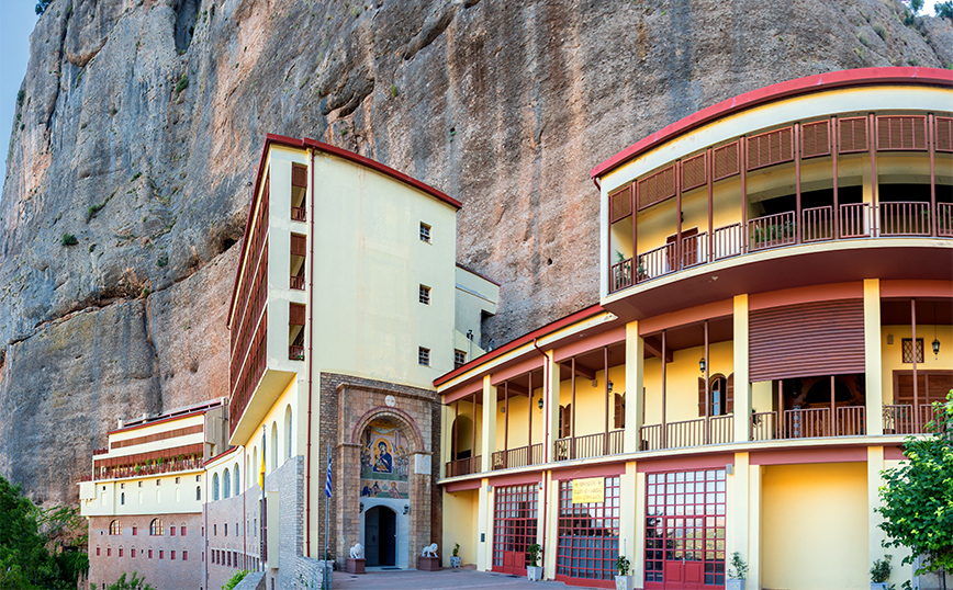 Το Μέγα Σπήλαιο στα Καλάβρυτα από κοντά Το Μέγα Σπήλαιο στα Καλάβρυτα από κοντά