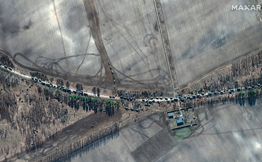 Πόλεμος στην Ουκρανία: Οι Ρώσοι προελαύνουν προς Κίεβο &#8211; Τι δείχνουν οι δορυφορικές εικόνες