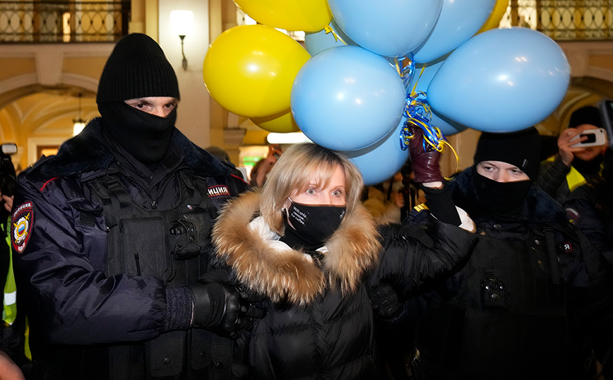 Πόλεμος στην Ουκρανία: Νέες διαδηλώσεις στη Ρωσία κατά της εισβολής &#8211; Πάνω από 900 συλλήψεις