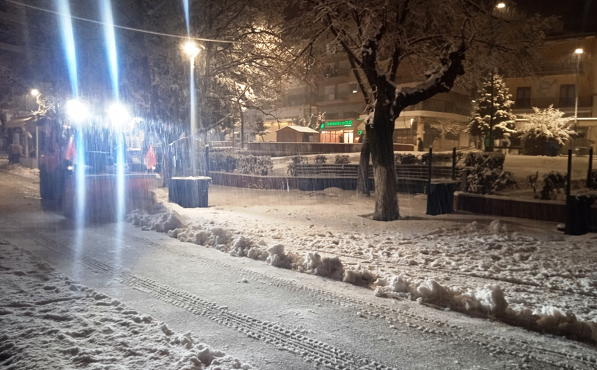 Κακοκαιρία Φίλιππος – Γρεβενά: Ολονύχτια μάχη με τα χιόνια έδωσαν τα εκχιονιστικά