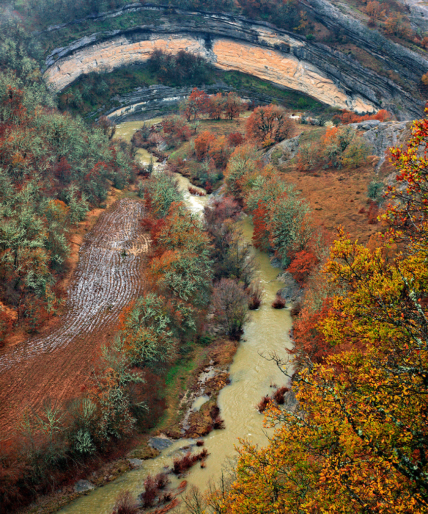 Ο υδάτινος παράδεισος στη Χρυσαυγή από ψηλά Ο υδάτινος παράδεισος στη Χρυσαυγή από ψηλά