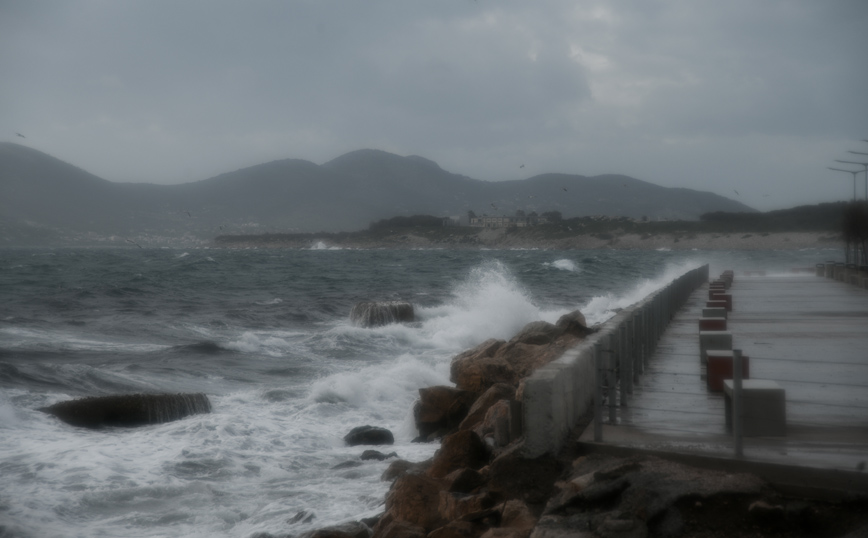 Σάκης Αρναούτογλου: 12 μποφόρ στην Αριδαία Πέλλας και τη Νάξο