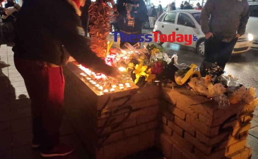 Δολοφονία Άλκη: Φανέλα με το νούμερο 19 από τον Καρυπίδη και την ομάδα του Άρη Δολοφονία Άλκη: Φανέλα με το νούμερο 19 από τον Καρυπίδη και την ομάδα του Άρη