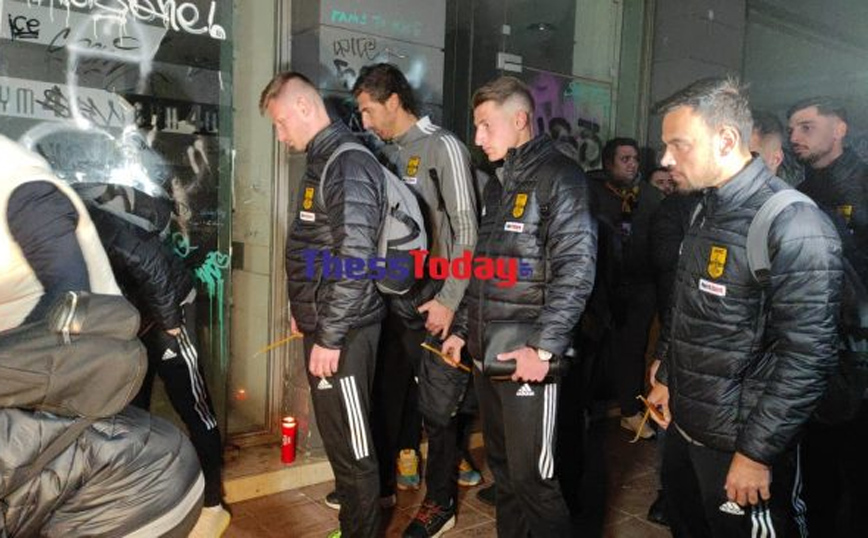 Δολοφονία Άλκη: Φανέλα με το νούμερο 19 από τον Καρυπίδη και την ομάδα του Άρη Δολοφονία Άλκη: Φανέλα με το νούμερο 19 από τον Καρυπίδη και την ομάδα του Άρη