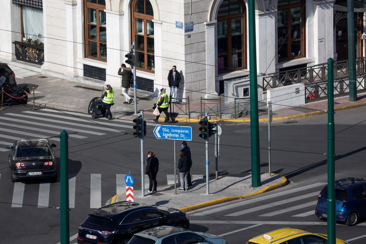 Σκοντάφτει στον τοίχο της Όμικρον το τείχος ανοσίας &#8211; Συνεδριάζουν οι  ειδικοί με φόντο τη νέα χαλάρωση των μέτρων