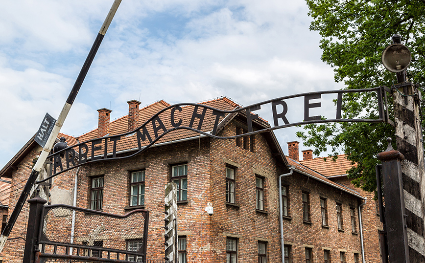 Το μουσείο του Άουσβιτς καταδικάζει την εισβολή στην Ουκρανίας: «Αυτή η πράξη βαρβαρότητας θα κριθεί»