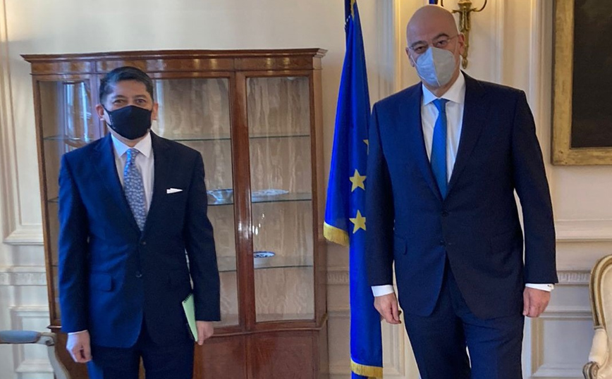 Στο Λονδίνο ο Νίκος Δένδιας – Συναντήθηκε με τον ύπατο αρμοστή του Μπρουνέι