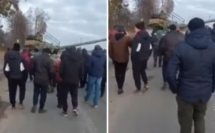Ουκρανοί μπλοκάρουν τον δρόμο στα ρωσικά τανκς &#8211; Πολίτες τα περικύκλωσαν