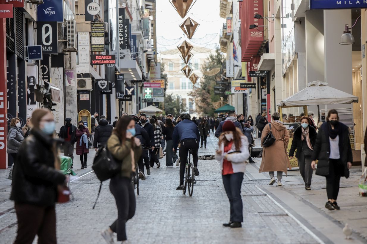 Νέα μέτρα: Έρχεται εισήγηση για άρση της μάσκας σε εξωτερικούς χώρους