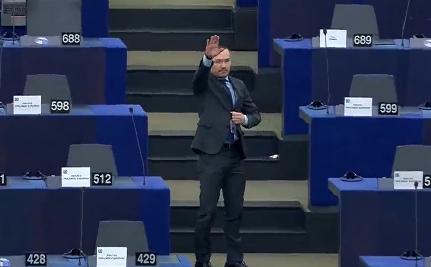 Σάλος στο Ευρωπαϊκό Κοινοβούλιο: Βούλγαρος ευρωβουλευτής χαιρέτισε ναζιστικά