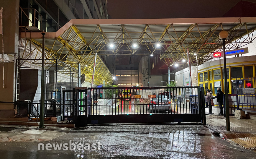 Λήξη συναγερμού στον Ευαγγελισμό: Κατέβηκε από τον 6ο όροφο η γυναίκα που απειλούσε να πέσει στο κενό Λήξη συναγερμού στον Ευαγγελισμό: Κατέβηκε από τον 6ο όροφο η γυναίκα που απειλούσε να πέσει στο κενό