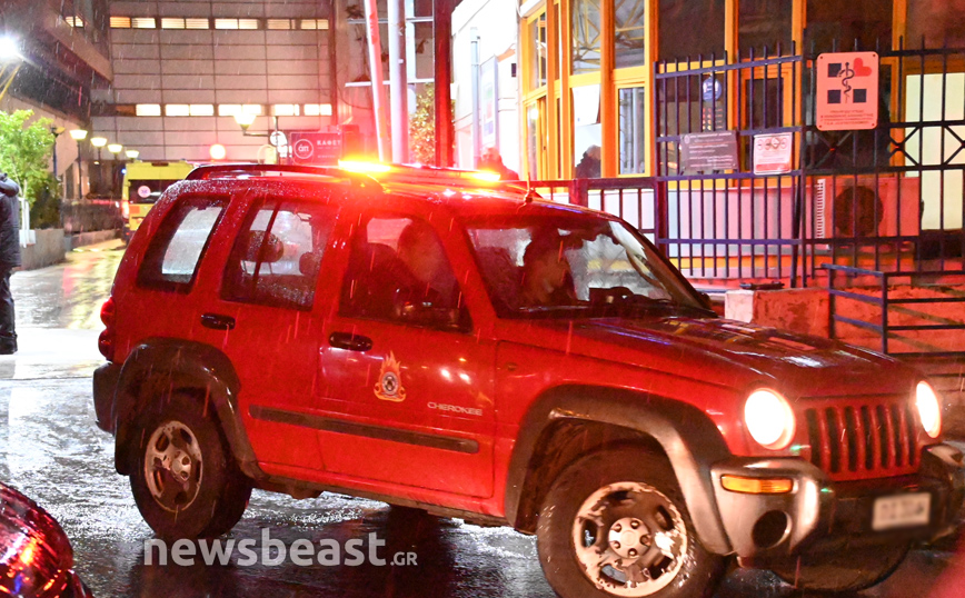 Λήξη συναγερμού στον Ευαγγελισμό: Κατέβηκε από τον 6ο όροφο η γυναίκα που απειλούσε να πέσει στο κενό Λήξη συναγερμού στον Ευαγγελισμό: Κατέβηκε από τον 6ο όροφο η γυναίκα που απειλούσε να πέσει στο κενό