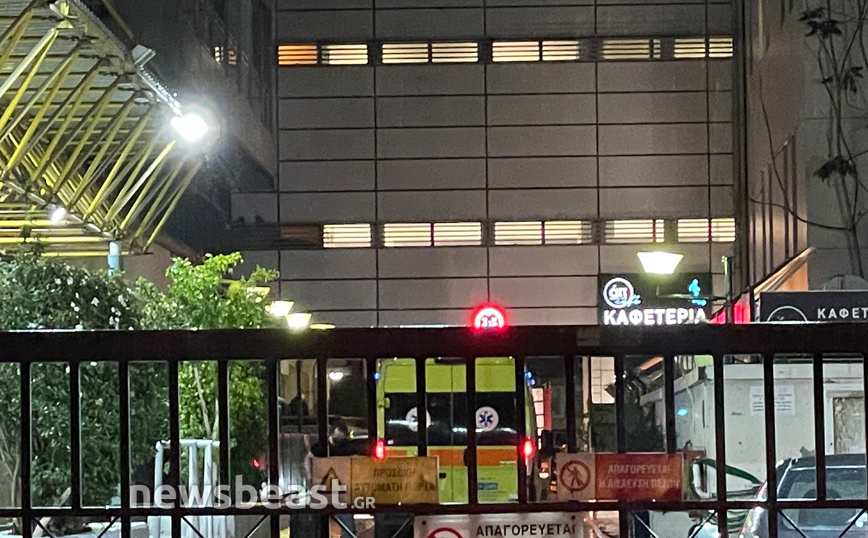 Λήξη συναγερμού στον Ευαγγελισμό: Κατέβηκε από τον 6ο όροφο η γυναίκα που απειλούσε να πέσει στο κενό Λήξη συναγερμού στον Ευαγγελισμό: Κατέβηκε από τον 6ο όροφο η γυναίκα που απειλούσε να πέσει στο κενό