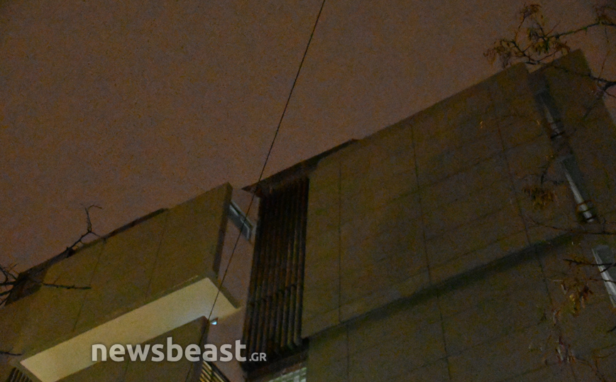 Λήξη συναγερμού στον Ευαγγελισμό: Κατέβηκε από τον 6ο όροφο η γυναίκα που απειλούσε να πέσει στο κενό Λήξη συναγερμού στον Ευαγγελισμό: Κατέβηκε από τον 6ο όροφο η γυναίκα που απειλούσε να πέσει στο κενό
