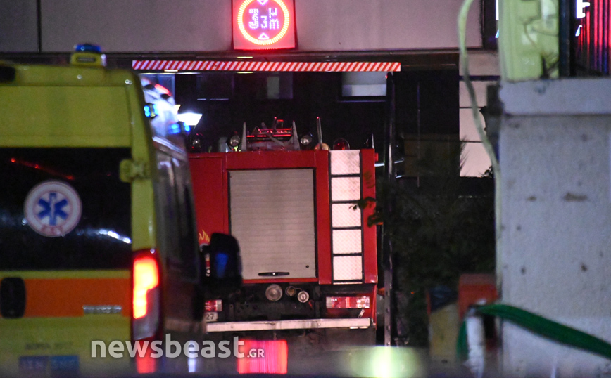 Λήξη συναγερμού στον Ευαγγελισμό: Κατέβηκε από τον 6ο όροφο η γυναίκα που απειλούσε να πέσει στο κενό Λήξη συναγερμού στον Ευαγγελισμό: Κατέβηκε από τον 6ο όροφο η γυναίκα που απειλούσε να πέσει στο κενό