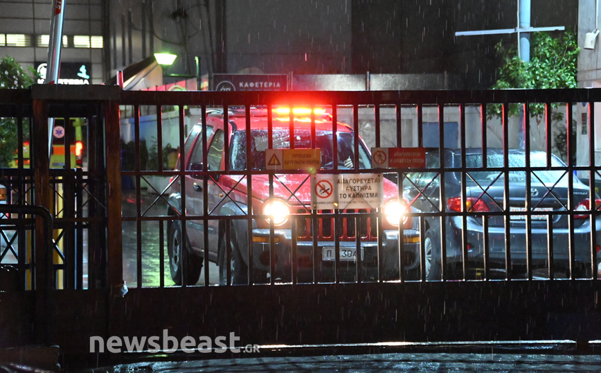 Λήξη συναγερμού στον Ευαγγελισμό: Κατέβηκε από τον 6ο όροφο η γυναίκα που απειλούσε να πέσει στο κενό Λήξη συναγερμού στον Ευαγγελισμό: Κατέβηκε από τον 6ο όροφο η γυναίκα που απειλούσε να πέσει στο κενό