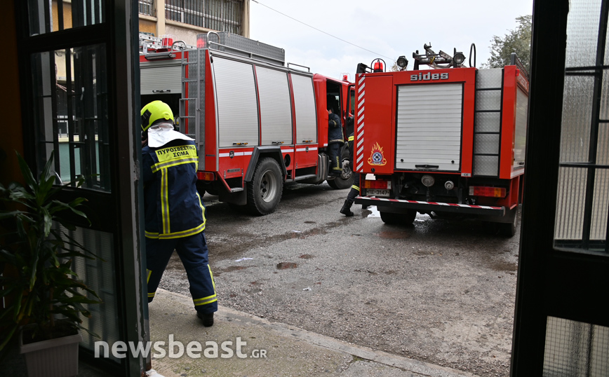 Υπό έλεγχο η φωτιά σε αποθήκη σχολικού συγκροτήματος στο Αιγάλεω Υπό έλεγχο η φωτιά σε αποθήκη σχολικού συγκροτήματος στο Αιγάλεω
