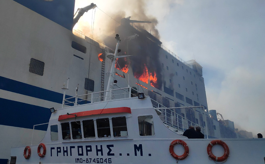 Φωτιά στο «Euroferry Olympia»: Στα επείγοντα του Γενικού Νοσοκομείου Κέρκυρας 10 από τους διασωθέντες