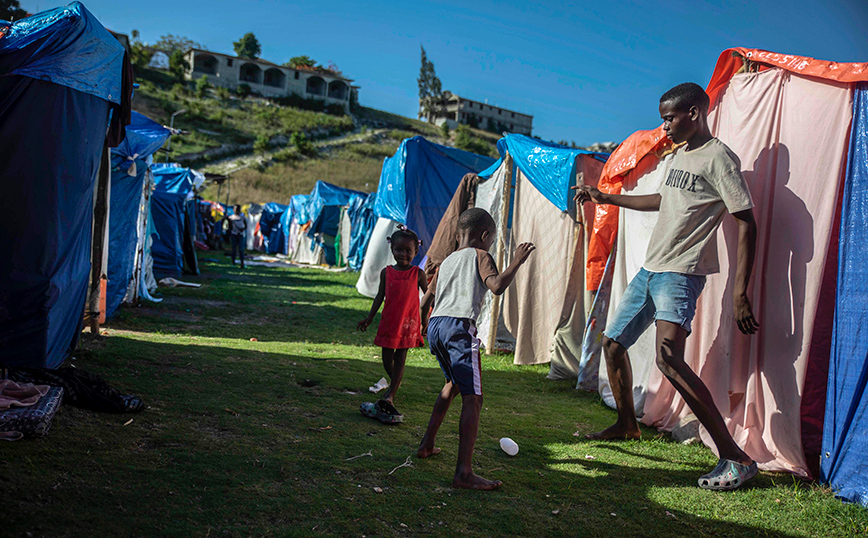 Παιχνίδι σεισμόπληκτων στην Αϊτή Παιχνίδι σεισμόπληκτων στην Αϊτή