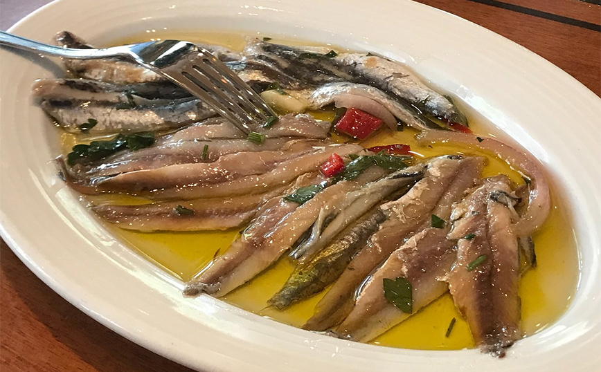 Γαύβρος παστός στο Αθηναϊκόν Γαύβρος παστός στο Αθηναϊκόν