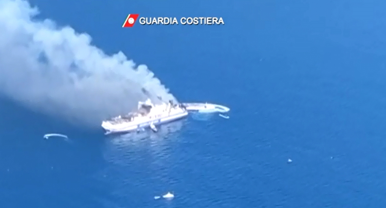Φωτιά στο πλοίο στην Κέρκυρα: Τι λέει η εταιρεία Grimaldi Group