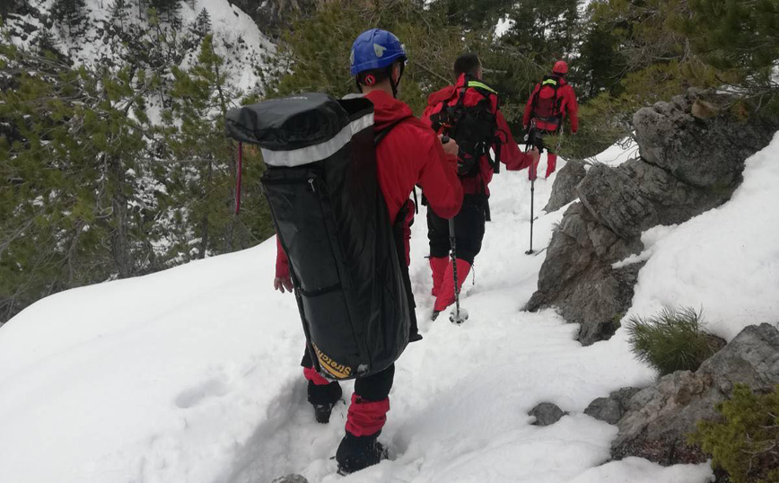 Ολοκληρώθηκε η επιχείρηση μεταφοράς των τριών νεκρών αναρριχητών Ολοκληρώθηκε η επιχείρηση μεταφοράς των τριών νεκρών αναρριχητών