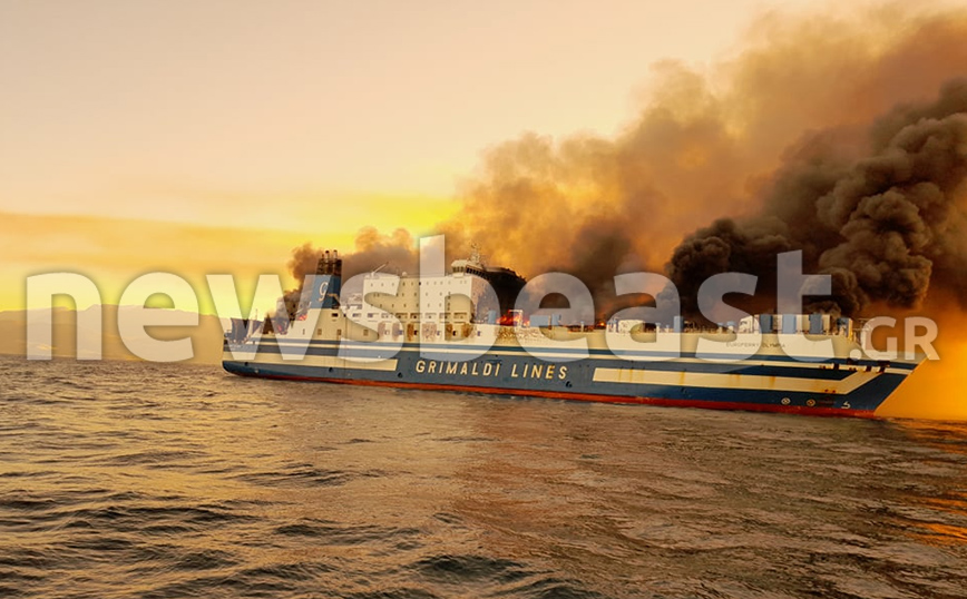 «Μπορεί να πάρει και μια &#8211; δύο μέρες για να σβήσει η φωτιά στο πλοίο» λέει ο επικεφαλής ελληνικής ομάδας διάσωσης