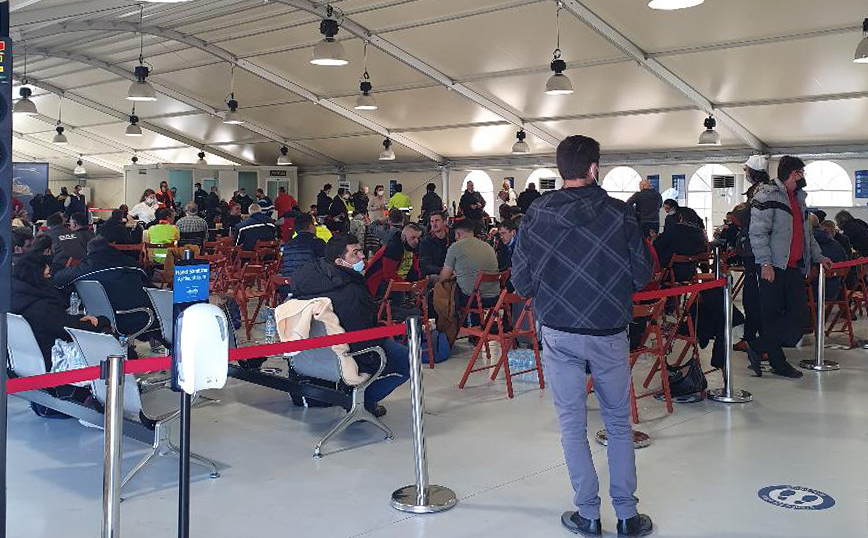 Κέρκυρα: Σε ξενοδοχεία μεταφέρθηκαν οι διασωθέντες επιβαίνοντες του "Euroferry Olympiα" Κέρκυρα: Σε ξενοδοχεία μεταφέρθηκαν οι διασωθέντες επιβαίνοντες του "Euroferry Olympiα"