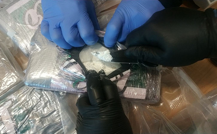 Εντοπισμός και κατάσχεση ναρκωτικής ουσίας κοκαΐνης συνολικού μικτού βάρους 24.317,9 gr. και αποσπασμάτων κάνναβης υδροπονικής καλλιέργειας (SKUNK) συνολικού μικτού βάρους 109.800,4 gr. στην Πάτρα και σύλληψη τεσσάρων ημεδαπών Εντοπισμός και κατάσχεση ναρκωτικής ουσίας κοκαΐνης συνολικού μικτού βάρους 24.317,9 gr. και αποσπασμάτων κάνναβης υδροπονικής καλλιέργειας (SKUNK) συνολικού μικτού βάρους 109.800,4 gr. στην Πάτρα και σύλληψη τεσσάρων ημεδαπών