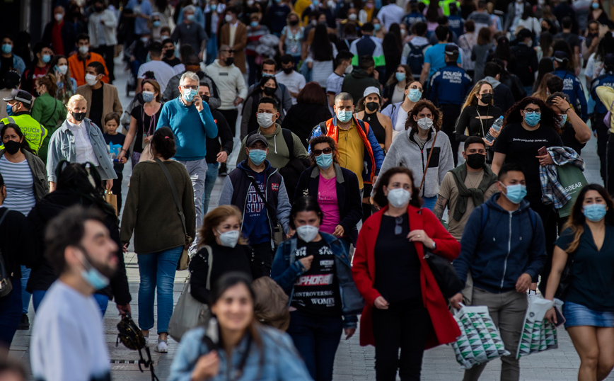 Κορονοϊός: Τέλος η μάσκα σε εξωτερικούς χώρους από την Τρίτη στην Ισπανία