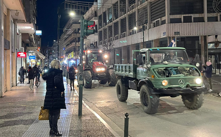 Στο κέντρο της Λάρισας το κομβόι των τρακτέρ