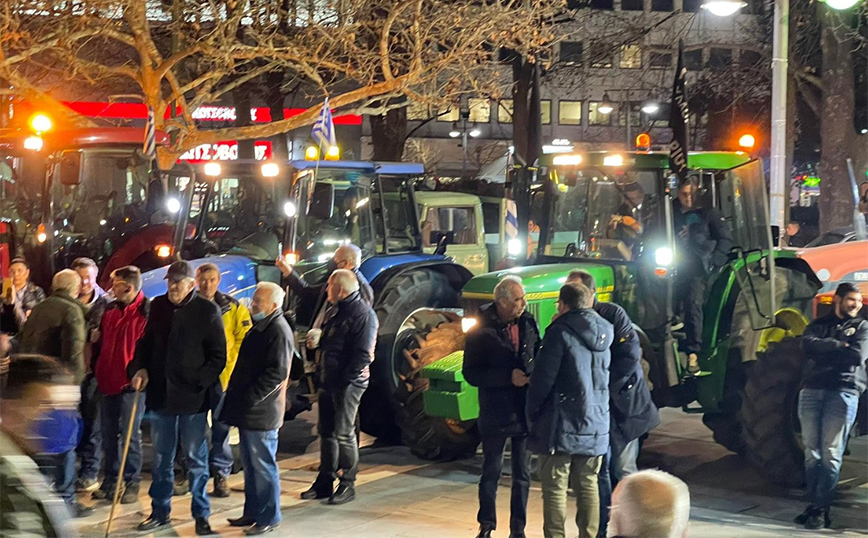 Έφτασε στο κέντρο της Λάρισας το κομβόι των τρακτέρ