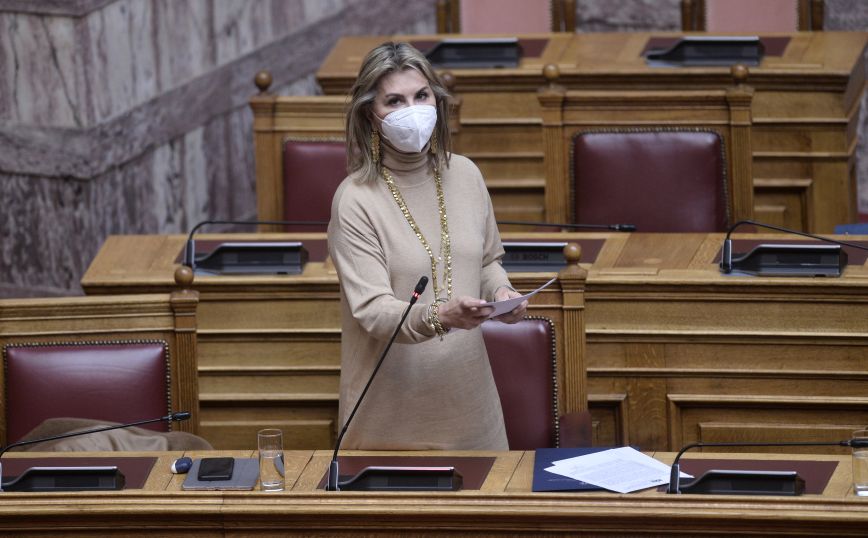 Η υφυπουργός Παιδείας Ζέττα Μακρή Η υφυπουργός Παιδείας Ζέττα Μακρή