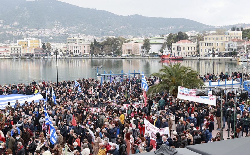 Συγκεντρώσεις σε Λέσβο και Χίο κατά των νέων δομών μεταναστών