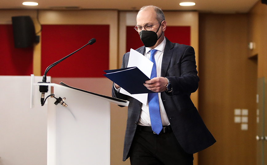 «Το είδε η ντροπή και ντράπηκε» – Το σχόλιο του Οικονόμου για το κείμενο του Θανάση Καρτερού