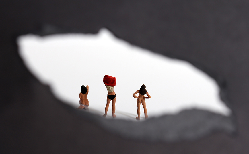 γυναικείες φιγούρες που γδύνονται γυναικείες φιγούρες που γδύνονται