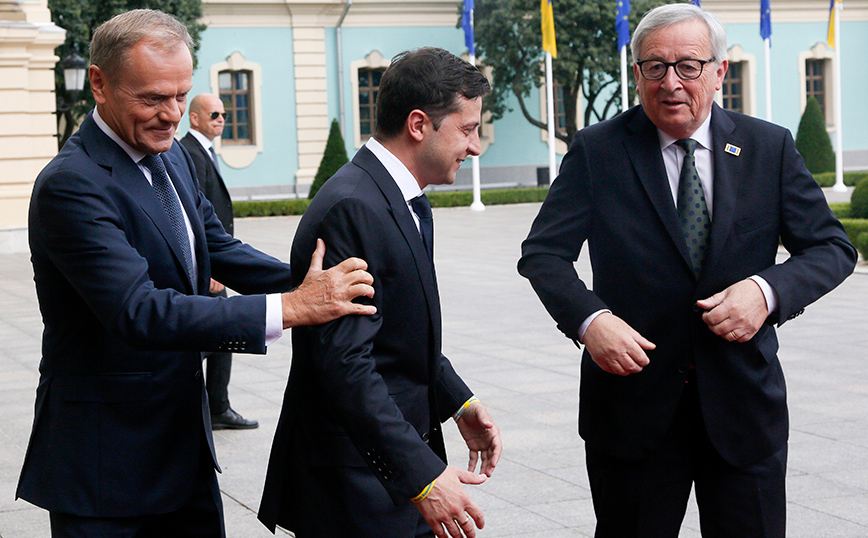 Ο Ζελένσκι με τον Γιούνκερ και τον Τουσκ Ο Ζελένσκι με τον Γιούνκερ και τον Τουσκ