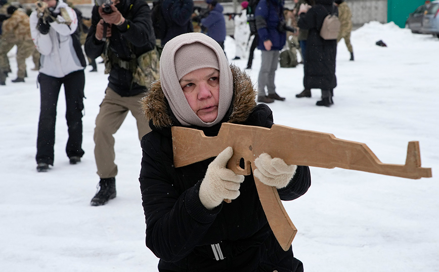Ουκρανοί προετοιμάζονται για πόλεμο Ουκρανοί προετοιμάζονται για πόλεμο