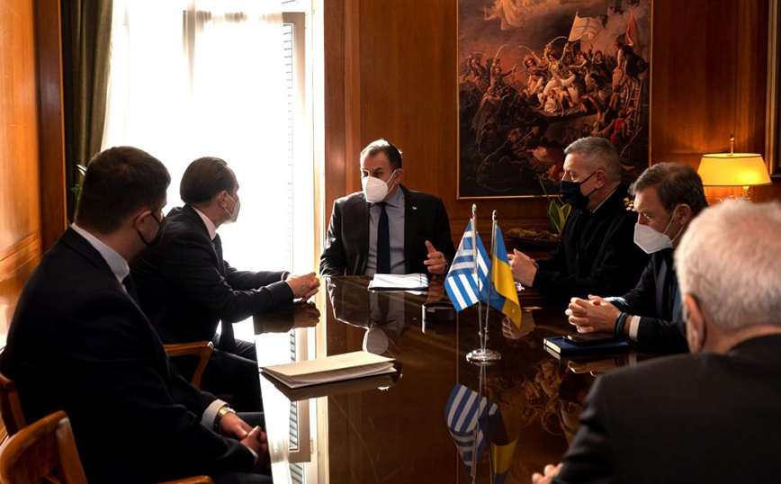 Παναγιωτόπουλος σε πρέσβη Ουκρανίας: «Θεμελιώδης αρχή ο σεβασμός στην εδαφική ακεραιότητα και η ανεξαρτησία των κρατών»
