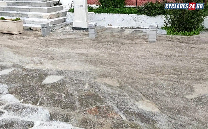 Πάρος: Απίστευτη χαλαζόπτωση στο νησί