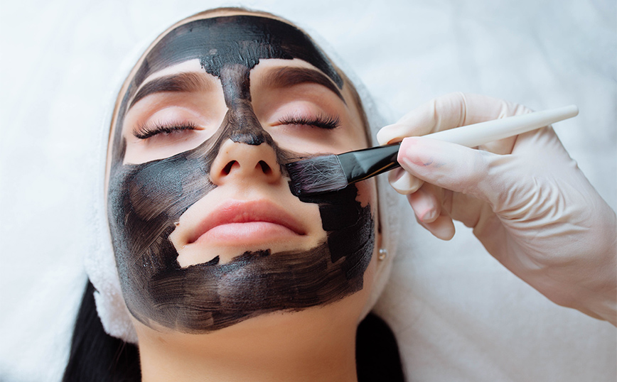 Περιποίηση προσώπου με άνθρακα Περιποίηση προσώπου με άνθρακα