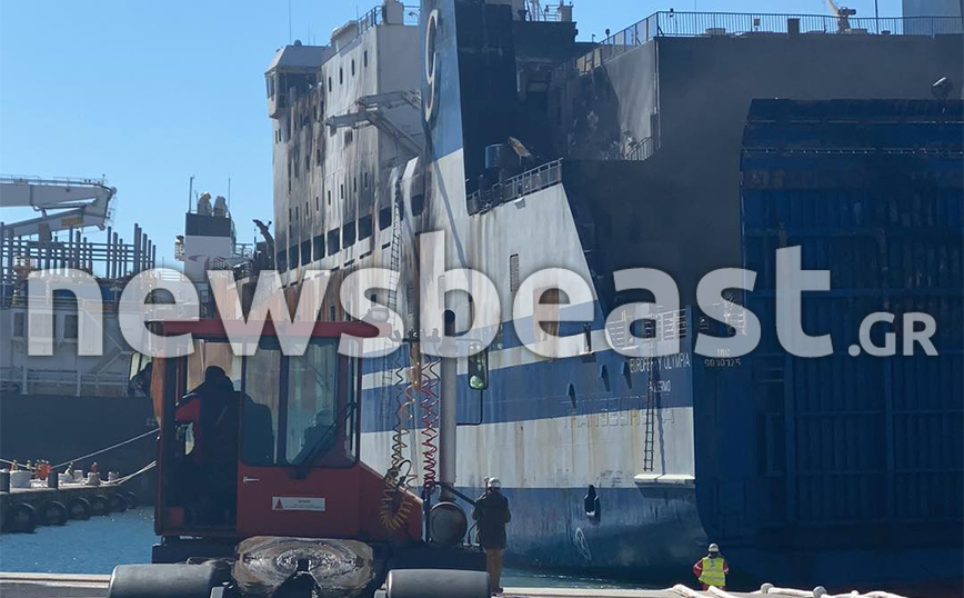 Euroferry Olympia: Νέες εικόνες και βίντεο από το πλοίο στον Αστακό &#8211; «Να δούμε τι θα συμβεί όταν ανοίξει η μπουκαπόρτα»