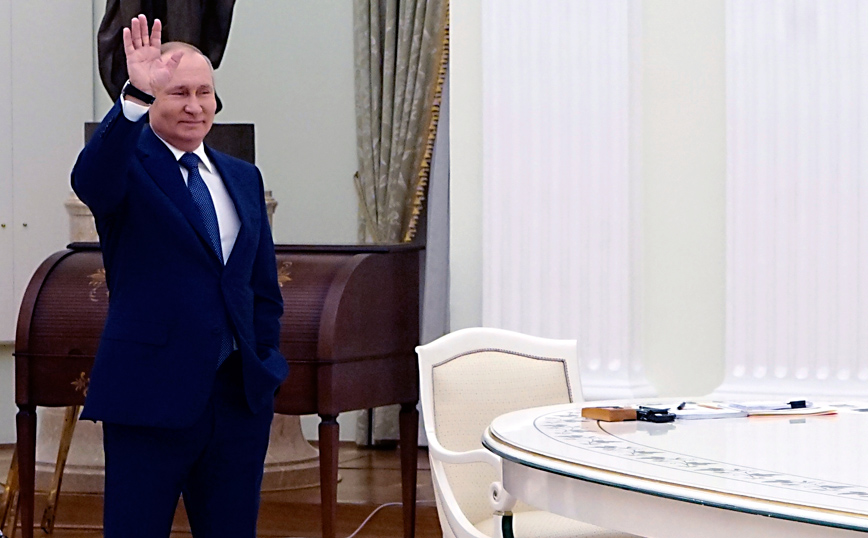 Ο Πούτιν σπάει πλάκα: Ζητούσε να μάθει τι ώρα θα ξεκινήσει ο πόλεμος στην Ουκρανία
