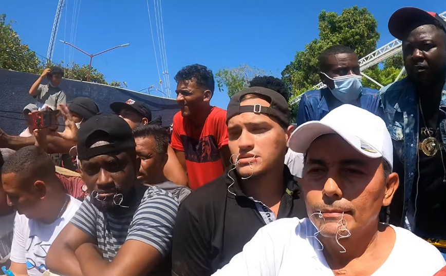 Μετανάστες ράβουν τα στόματά τους στο Μεξικό