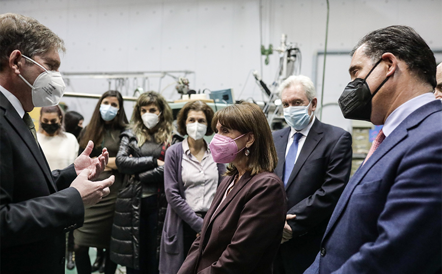 EΠΙΣΚΕΨΗ ΤΗΣ ΠΡΟΕΔΡΟΥ ΤΗΣ ΔΗΜΟΚΡΑΤΙΑΣ ΚΑΤΕΡΙΝΑΣ ΣΑΚΕΛΛΑΡΟΠΟΥΛΟΥ ΣΤΟ ΕΘΝΙΚΟ ΚΕΝΤΡΟ ΕΡΕΥΝΑΣ ΦΥΣΙΚΩΝ ΕΠΙΣΤΗΜΩΝ «ΔΗΜΟΚΡΙΤΟΣ» EΠΙΣΚΕΨΗ ΤΗΣ ΠΡΟΕΔΡΟΥ ΤΗΣ ΔΗΜΟΚΡΑΤΙΑΣ ΚΑΤΕΡΙΝΑΣ ΣΑΚΕΛΛΑΡΟΠΟΥΛΟΥ ΣΤΟ ΕΘΝΙΚΟ ΚΕΝΤΡΟ ΕΡΕΥΝΑΣ ΦΥΣΙΚΩΝ ΕΠΙΣΤΗΜΩΝ «ΔΗΜΟΚΡΙΤΟΣ»